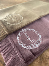 Afbeelding in Gallery-weergave laden, Gebedskleed met naam erop Lila