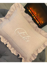 Afbeelding in Gallery-weergave laden, Vintage kussen met franjels